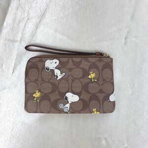 Coach X Peanuts Corner Zip Wristlet Wallet With Snoopy & Woodstock